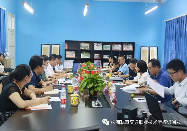 市教育局領(lǐng)導(dǎo)蒞臨我校開(kāi)展專(zhuān)項(xiàng)視導(dǎo)工作