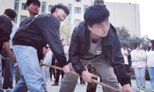 齊心協力，“繩”彩飛揚-我校舉行拔河比賽