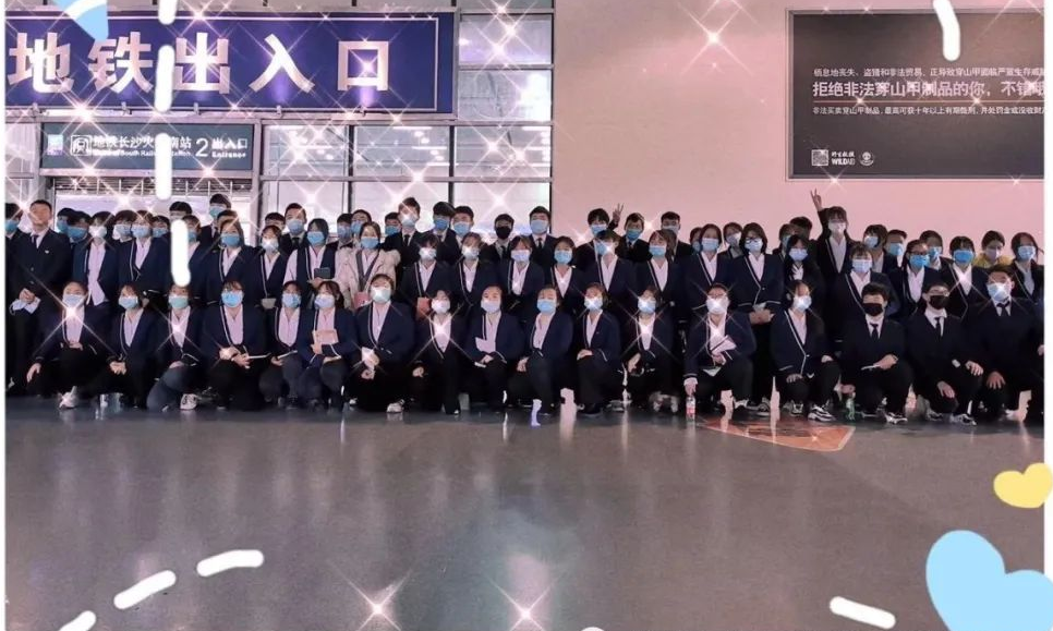 走出課堂，走進(jìn)企業(yè)一讓學(xué)生在“真刀實(shí)槍"中學(xué)專業(yè)